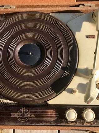 Tourne disques Ducretet Thomson à restaurer