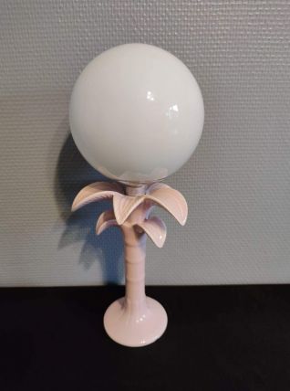 lampe palmier en céramique rose et globe opaline blanc