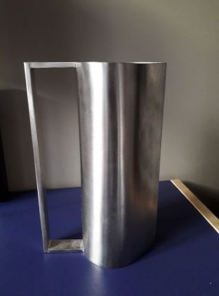 Pichet en inox brossé au design italien signé Armani Casa