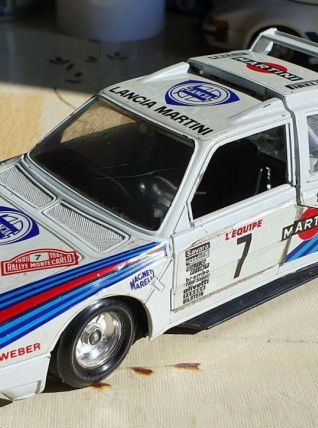 VOITURE DE COLLECTION BBURAGO LANCIA DELTA S4 MARTINI 1:24