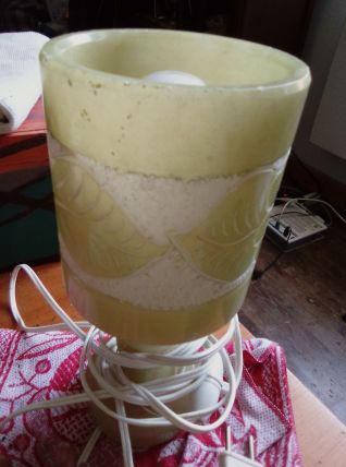 Lampe en marbre-Ton beige avec decoration blanche incrustée