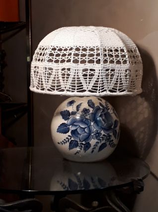 lampe porcelaine peint a la main  ,vernis et  craqueler  ,ab