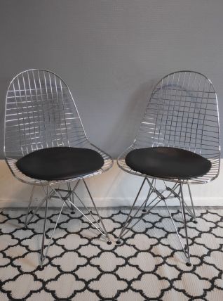 chaises design en métal chromé et assise en skai noir
