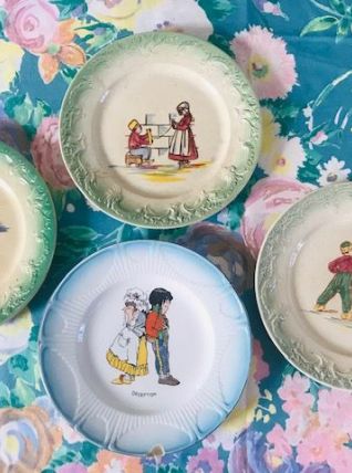 4 assiettes Garçon et Fillette début 20ème s.