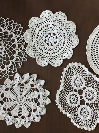 Lot de 5 napperons dentelle vintage