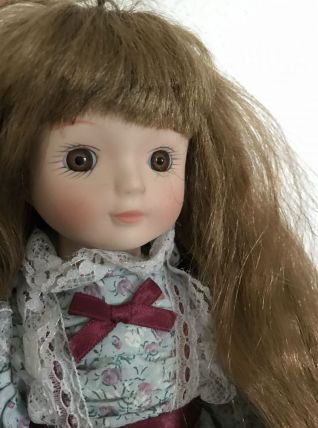 " Betty " Poupée en porcelaine "The héritage Mint Collection