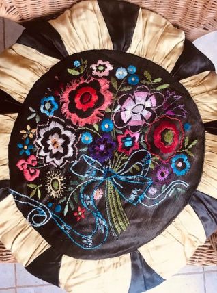 Coussin rond brodé vintage années 60
