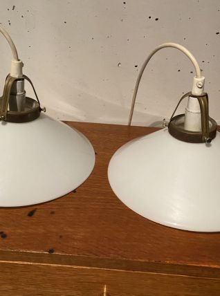 Paire de suspensions en opaline