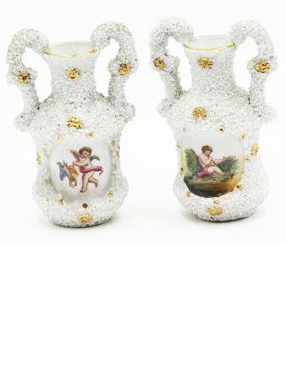 Paire de vases chérubin