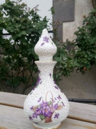 Joli flacon en porcelaine émaillée (Limoges)