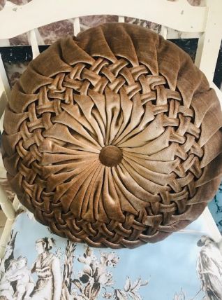 Coussin rond en velours plissé années 60