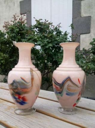 Jolie paire de vases en verre opaline 