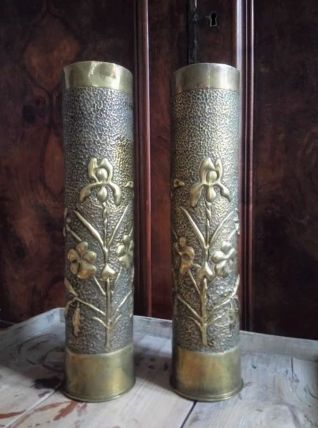 Paire de douilles d'obus sculptées (Art des tranchées)