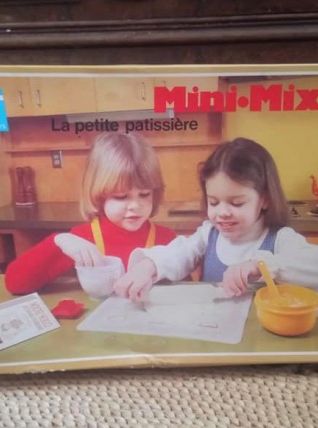 Tupperware toys Mini mix it (la petite pâtissière)  1979