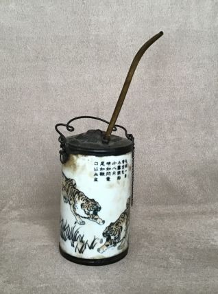 Pipe à eau chinoise en porcelaine fin 19ème.