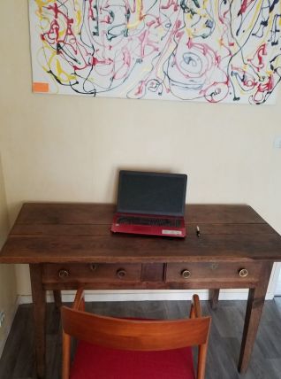 JOLI PETIT BUREAU VENDÉEN  EN BOIS 19ème, travail artisanal.