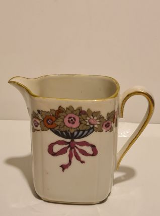 Petit pot à lait porcelaine de Limoges PL décor floral