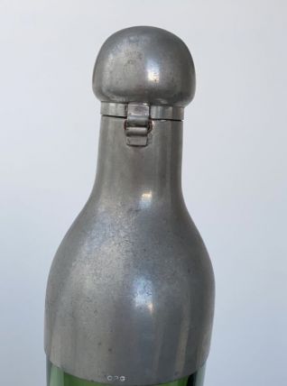 Bouteille étain et verre ancien 