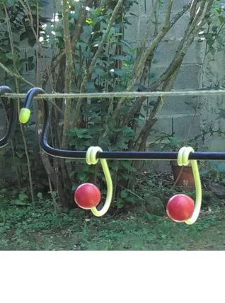 jolie paire de porte manteaux vintage à suspendre (métal)