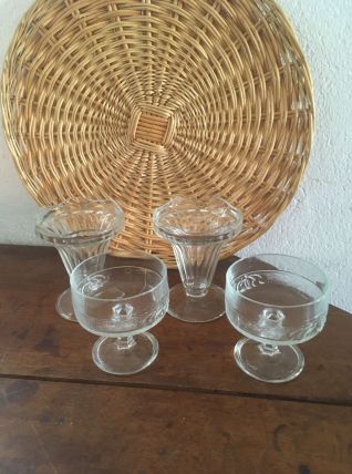 4 coupes à glace vintage et dépareillées.