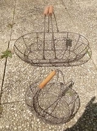2 paniers en  metal  grillagé