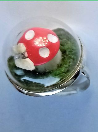 Bague réglable globe terrarium, champignon rouge