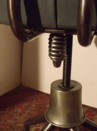 Chaise indus vintage NORI.  rénovée et vernie antirouille.