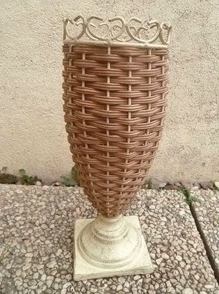 vase ,coupe en métal et osier, vintage