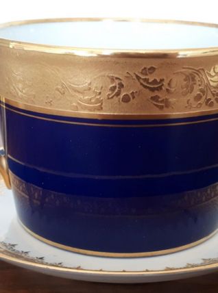 Tasse à chocolat bleu de Sèvres, porcelaine de Limoges