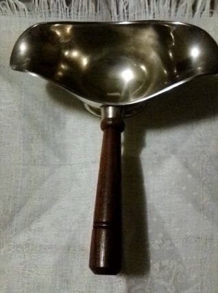  saucière en métal argenté avec un manche en bois année 1950
