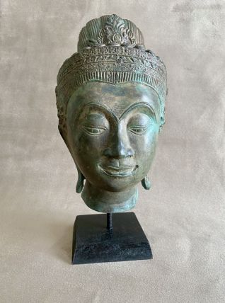 Sculpture représentant une tête de femme khmer