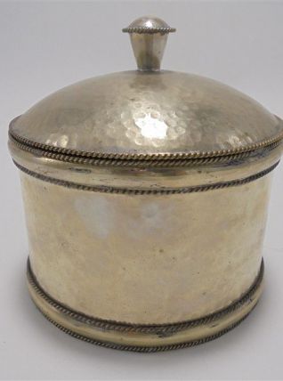 Boîte cylindrique en métal