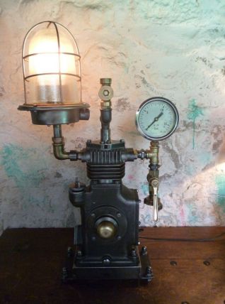 LAMPE INDUSTRIELLE - STEAMPUNK - COMPRESSEUR -
