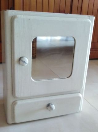 Armoire à pharmacie 