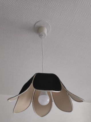 suspension 6 pétales de lotus noire