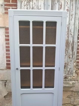 armoire vitrine parisienne