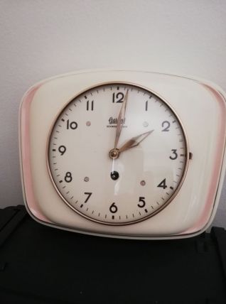 Horloge en état de fonctionnement avec clé. Achetée en 1952 