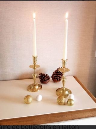 Paire de bougeoirs en laiton