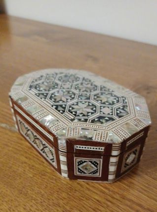 Boîte à bijoux en bois, os et nacre