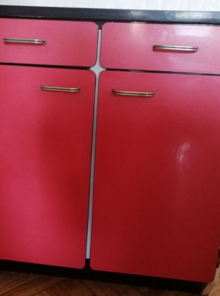 Meuble de cuisine rouge 