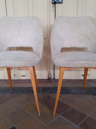 Paire chaises tonneau vintage moumoute blanche