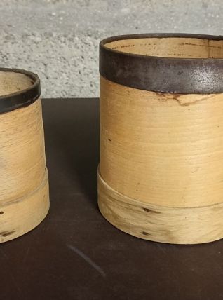 Lot de mesures à grains en bois et métal