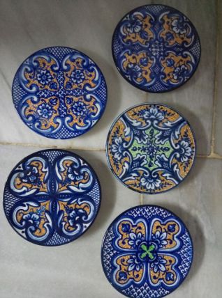 5 petites assiettes en céramique  peintes à la main