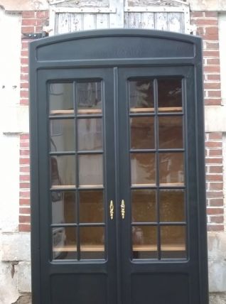 armoire vitrine parisienne