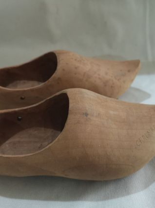 Paire de petits Sabots en bois enfant pour collection 