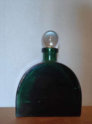 carafe verte avec bouchon transparent