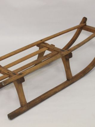 Luge vintage en bois.