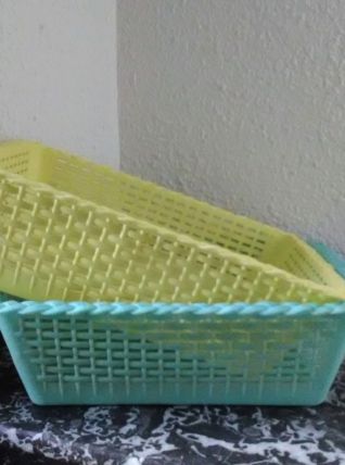 Deux panières à pain en plastique (Années 60)