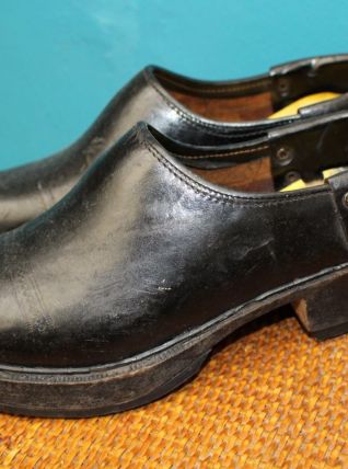 sabot soulier galoche à talon noir cuir année 40-50