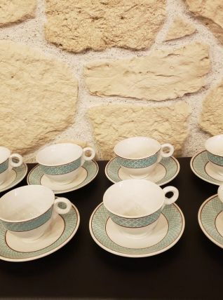 7 tasses + 8 sous tasses porcelaine opaque
